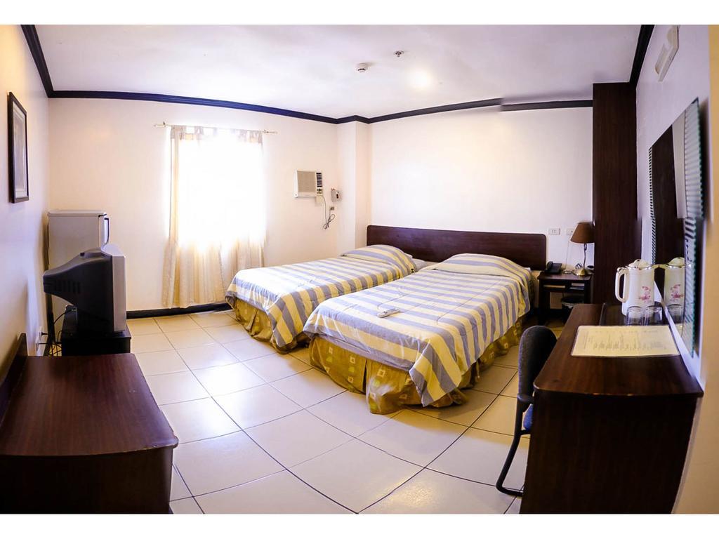 Crowne Garden Hotel Себу Экстерьер фото